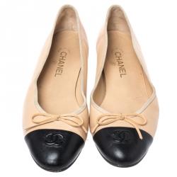 مملوكة مسبقًا Chanel Beige/Black Leather Cap Toe Bow Ballet Flats Size 42