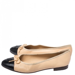 مملوكة مسبقًا Chanel Beige/Black Leather Cap Toe Bow Ballet Flats Size 42