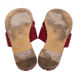 مملوكة مسبقًا حذاء سلايد شانيل فلات CC متعاكس حافة مضفرة جلد أحمر مقاس 38