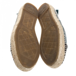 مملوكة مسبقًا Chanel Green/Black Suede Leather Pearl Embellished Espadrille Flats Size 40