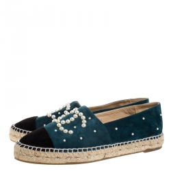 مملوكة مسبقًا Chanel Green/Black Suede Leather Pearl Embellished Espadrille Flats Size 40