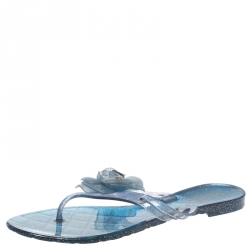 Pre Owned صندل شانيل فلات بإصبع جيلي كاميليا غليتر أزرق مقاس 39