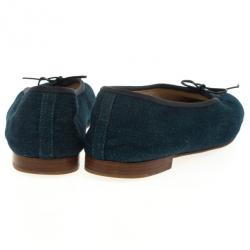 مملوكة مسبقًا Chanel Blue Denim 'CC' Bow Denim Ballet Flats Size 39.5