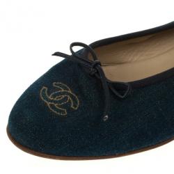 مملوكة مسبقًا Chanel Blue Denim 'CC' Bow Denim Ballet Flats Size 39.5