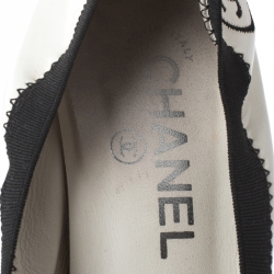 Pre Owned حذاء كعب عالي شانيل غطء مقدمة مجعد CC جلد لامع مونوكروم مقاس 37.5