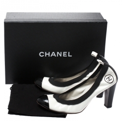 Pre Owned حذاء كعب عالي شانيل غطء مقدمة مجعد CC جلد لامع مونوكروم مقاس 37.5