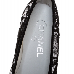 Pre Owned Chanel Black/White Lace And Grosgrain CC Cap Toe Bow Ballet Flats Size 37