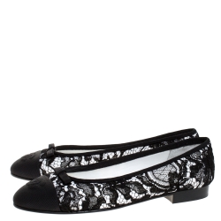 Pre Owned Chanel Black/White Lace And Grosgrain CC Cap Toe Bow Ballet Flats Size 37