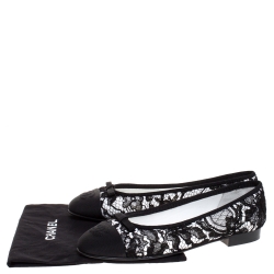 Pre Owned Chanel Black/White Lace And Grosgrain CC Cap Toe Bow Ballet Flats Size 37