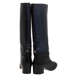 مملوكة مسبقًا Chanel Navy Blue/Black Quilted Leather Knee Length Boots Size 39.5
