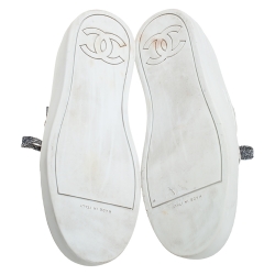 Pre Owned Chanel White/Silver Fabric And Rubber CC Low Top Sneakers Size 37