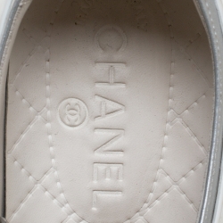 Pre Owned Chanel White/Silver Fabric And Rubber CC Low Top Sneakers Size 37