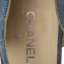 مملوكة مسبقًا حذاء كعب عاالي شانيل دينم أزرق وكانفاس مقدمة مفتوحة بحزام للكاحل مقاس 38