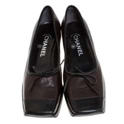 Pre Owned حذاء كعب عالي شانيل فينتدج "ايدنتيفيكيشون" مقدمة سوداء مربعة كعب روكي جلد بني داكن و أسود مقاس 38