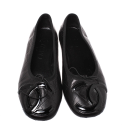 Pre Owned حذاء باليرينا فلات شانيل مزين شعار الماركة و فيونكة جلد مبطن أسود مقاس 37