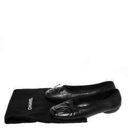 Pre Owned حذاء باليرينا فلات شانيل مزين شعار الماركة و فيونكة جلد مبطن أسود مقاس 37