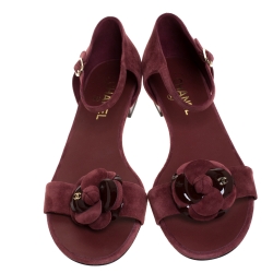 مملوكة مسبقًا Chanel Burgundy Suede CC Camellia Ankle Strap Flat Sandals Size 41.5