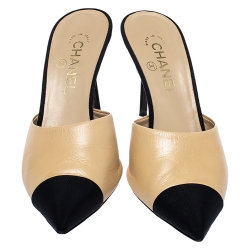 Chanel Beige/Black Leather and Canvas CC Faux Pearl Embellished Heel Slip On Mules Size 39.5