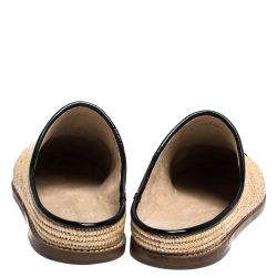 مملوكة مسبقًا حذاء سلايد فلات شانيل مزين شعار الماركة CC سليب أون رافيا كريمي و جلد لامع أسود مقاس 40