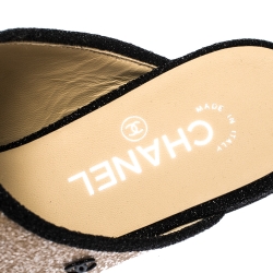 Pre Owned حذاء سلايد شانيل مقدمة مربعة قماش غليتر أسود و بيج مقاس 40.5