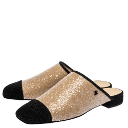 Pre Owned حذاء سلايد شانيل مقدمة مربعة قماش غليتر أسود و بيج مقاس 40.5