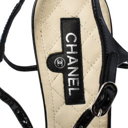 Pre Owned صندل فلات شانيل جلد بيج/أسود لؤلؤ صناعي مزخرف بسيور مقاس 37.5