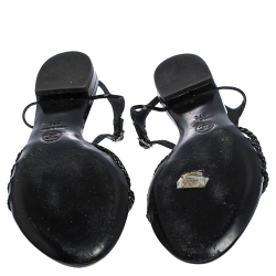 Pre Owned صندل فلات شانيل جلد بيج/أسود لؤلؤ صناعي مزخرف بسيور مقاس 37.5