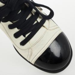 مملوكة مسبقًا Chanel Black &amp; White High Top Lace Up Sneakers Size 36