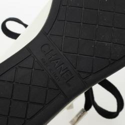 مملوكة مسبقًا Chanel Black &amp; White High Top Lace Up Sneakers Size 36