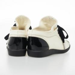مملوكة مسبقًا Chanel Black &amp; White High Top Lace Up Sneakers Size 36