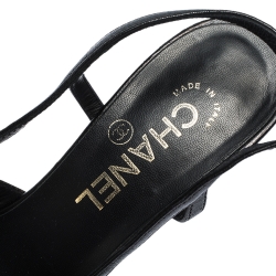 Pre Owned صندل شانيل فتحة كعب مزخرف كاميليا جلد أبيض/ أسود مقاس 38