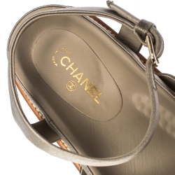 مملوكة مسبقًا Chanel Metallic Grey Satin CC Chain Link Flat Sandals Size 38