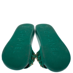 Pre Owned صندل سلايد شانيل "تروبيكونيك" مزين بسلسلة ساتان أخضر مقاس 39