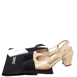 مملوكة مسبقًا Chanel Beige/Black Leather and Fabric Cap Toe Slingback Sandals Size 38.5