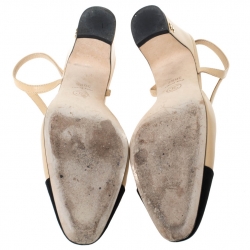 مملوكة مسبقًا Chanel Beige/Black Leather and Fabric Cap Toe Slingback Sandals Size 38.5