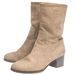 مملوكة مسبقًا حذاء بوت كاحل شانيل مزين بشعار الماركة سي سي جلد و نوبوك بيج مقاس 39.5