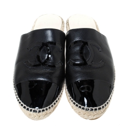 Pre Owned حذاء سلايد شانيل جلد اسود مقدمة منفصلة مقاس 39