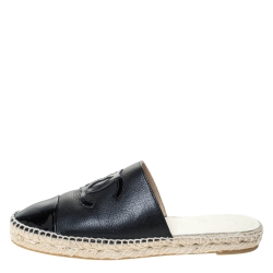 Pre Owned حذاء سلايد شانيل جلد اسود مقدمة منفصلة مقاس 39