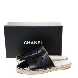 Pre Owned حذاء سلايد شانيل جلد اسود مقدمة منفصلة مقاس 39