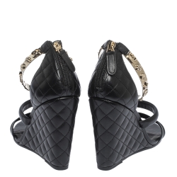 مملوكة مسبقًا صندل شانيل جلد أسود مزخرف بحزام كاحل كعب روكي مقاس 37.5