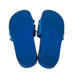 مملوكة مسبقًا Chanel Blue Satin Tropiconic Chain Detail Slides Size 40