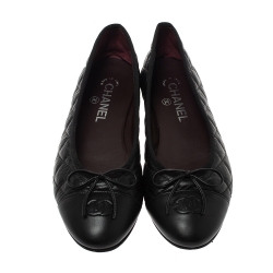 مملوكة مسبقًا Chanel Black Quilted Leather CC Bow Cap Toe Ballet Flats Size 39