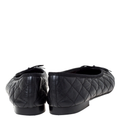 Pre Owned حذاء باليرينا فلات شانيل غطاء مقدمة فيونكة سي سي جلد مبطن أسود مقاس 40.5