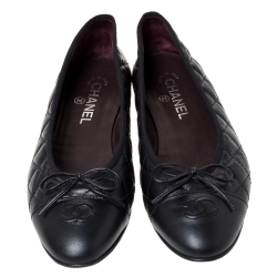 Pre Owned حذاء باليرينا فلات شانيل غطاء مقدم ة فيونكة سي سي جلد مبطن أسود مقاس 40.5