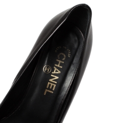 Pre Owned حذاء كعب عالي شانيل كعب روكي مقدمة مفتوحة مي سلسلة جلد أسود مقاس 38.5