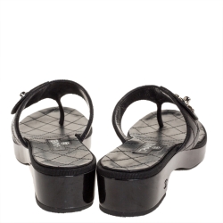Pre Owned Chanel Black Quilted Leather CC Thong Sandals Size 40