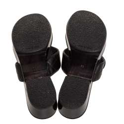 Pre Owned Chanel Black Quilted Leather CC Thong Sandals Size 40