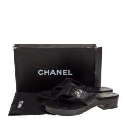 Pre Owned Chanel Black Quilted Leather CC Thong Sandals Size 40