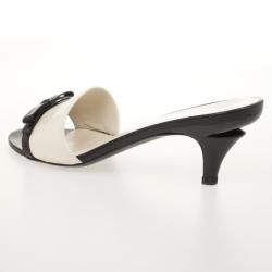 مملوكة مسبقًا Chanel Black &amp; White Leather CC Bow Mules Size 38.5