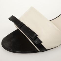 مملوكة مسبقًا Chanel Black &amp; White Leather CC Bow Mules Size 38.5